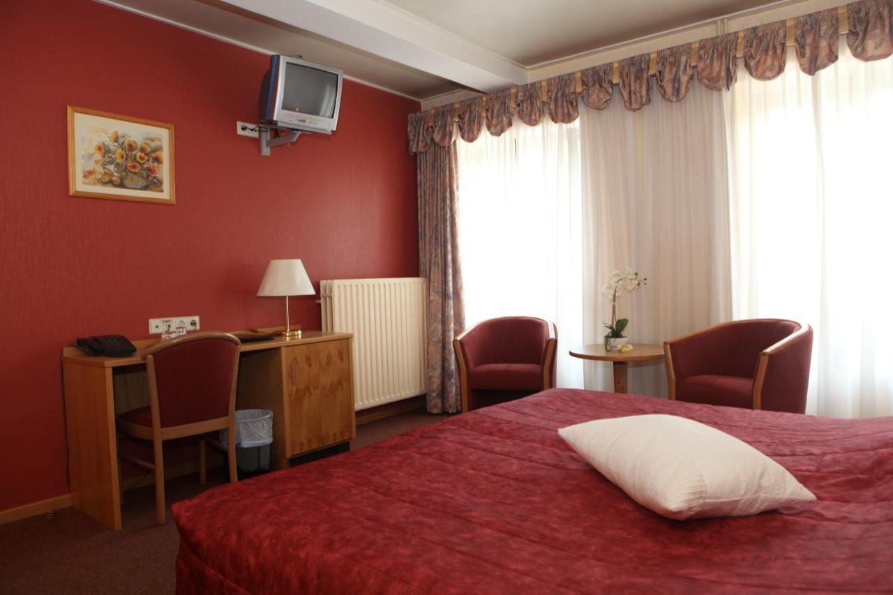 Hotel Op Der Bleech Larochette Eksteriør billede