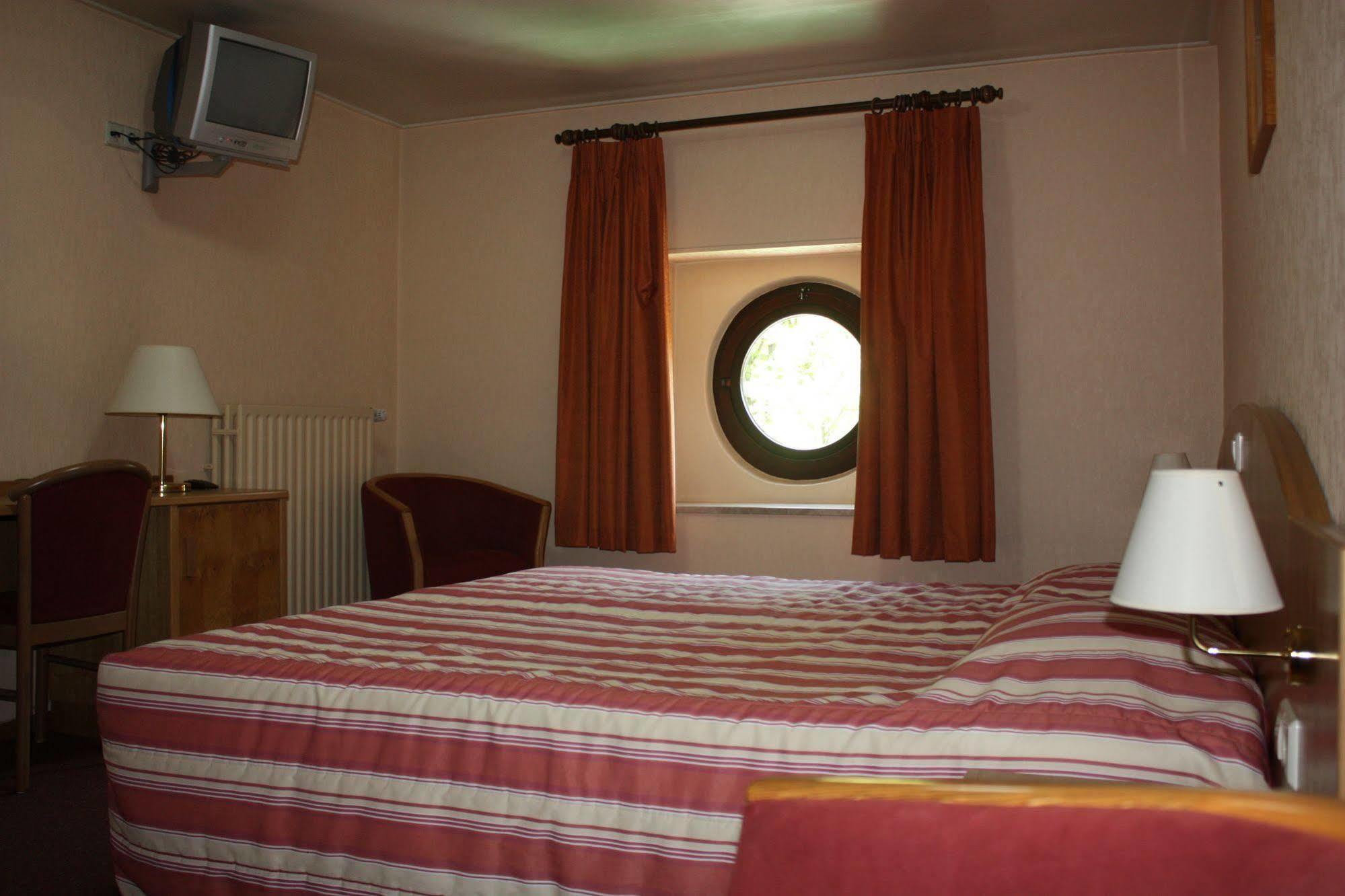 Hotel Op Der Bleech Larochette Eksteriør billede